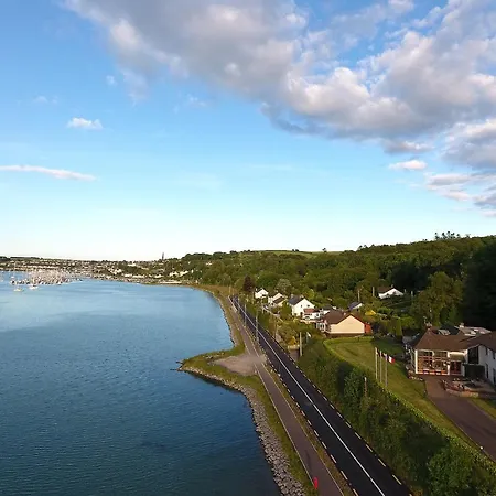 Whispering Pines Πανσιόν 3*